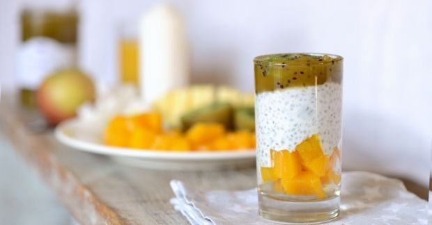 Pudding de chia au lait de coco, mangue kiwi ananas sublime