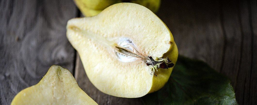 La poire, un fruit tendre et juteux, aussi bon cru que cuit