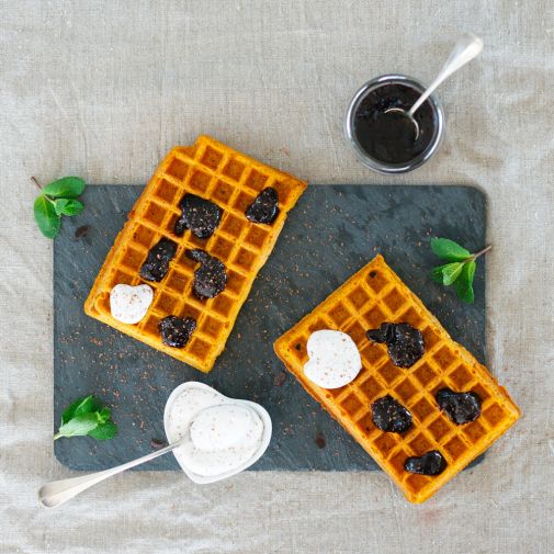 Gaufre végane forêt noire à la patate douce Gaufre végane forêt noire à la patate douce