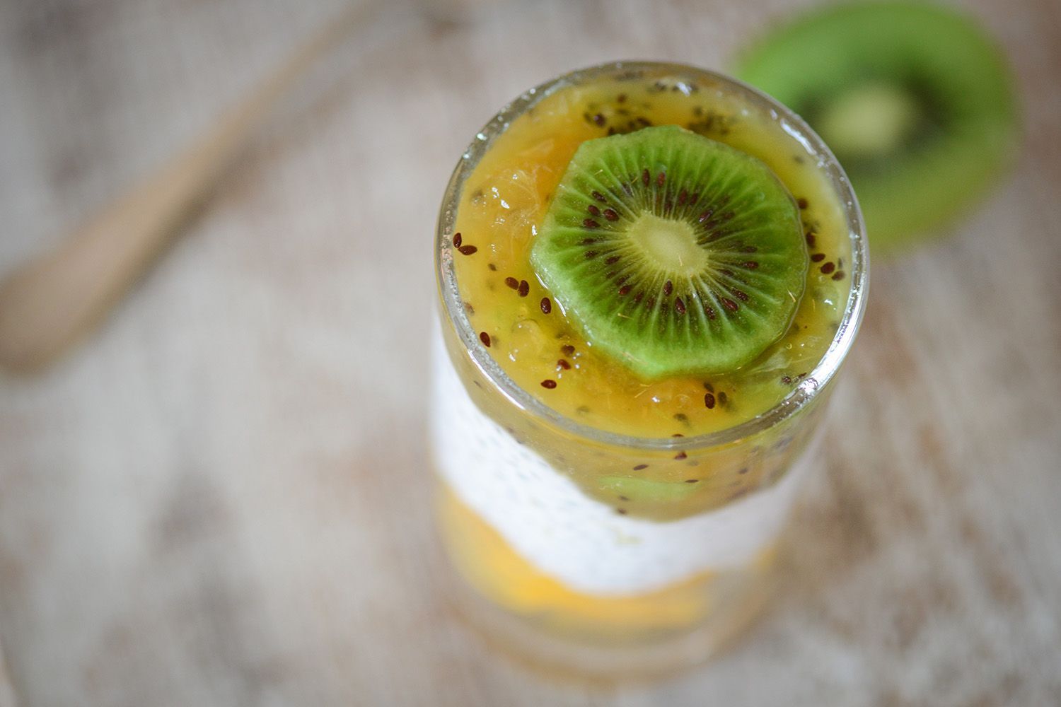 pudding de chia au lait de coco et kiwi