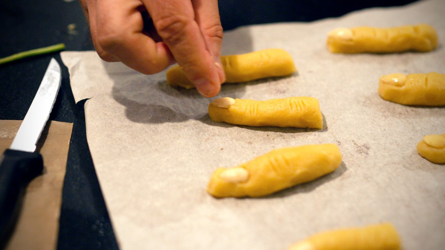 Doigts-de-sorciere-biscuits-ongle