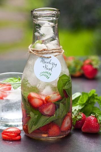 eaux-infusees-fraise-basilic